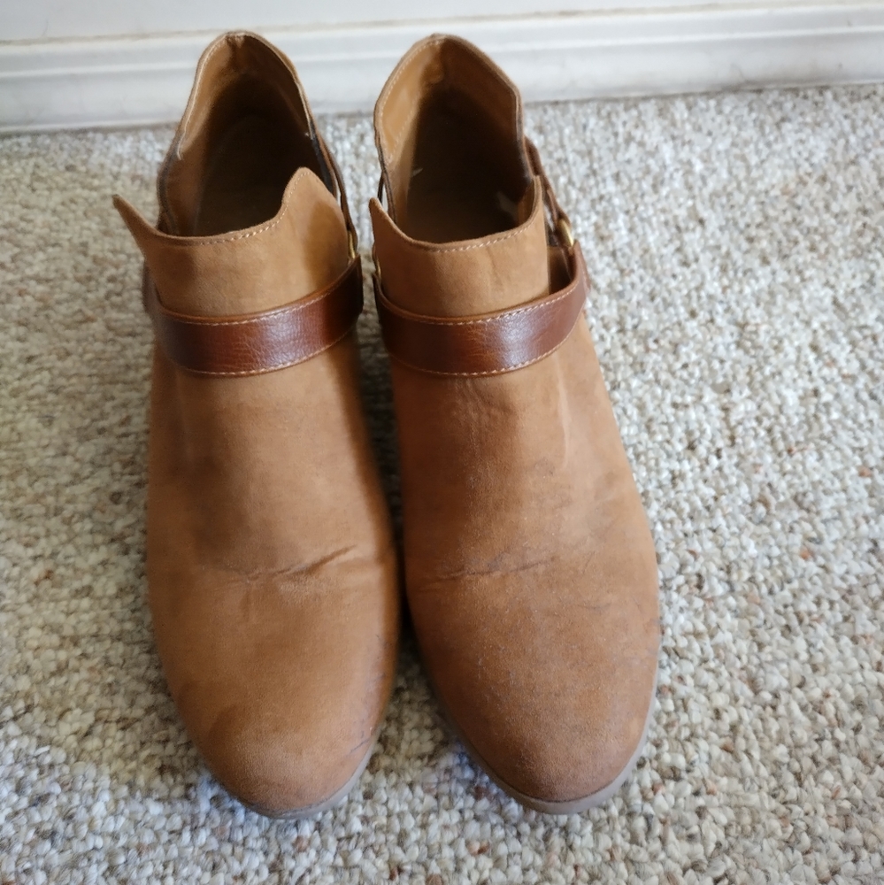 American Eagle booties
